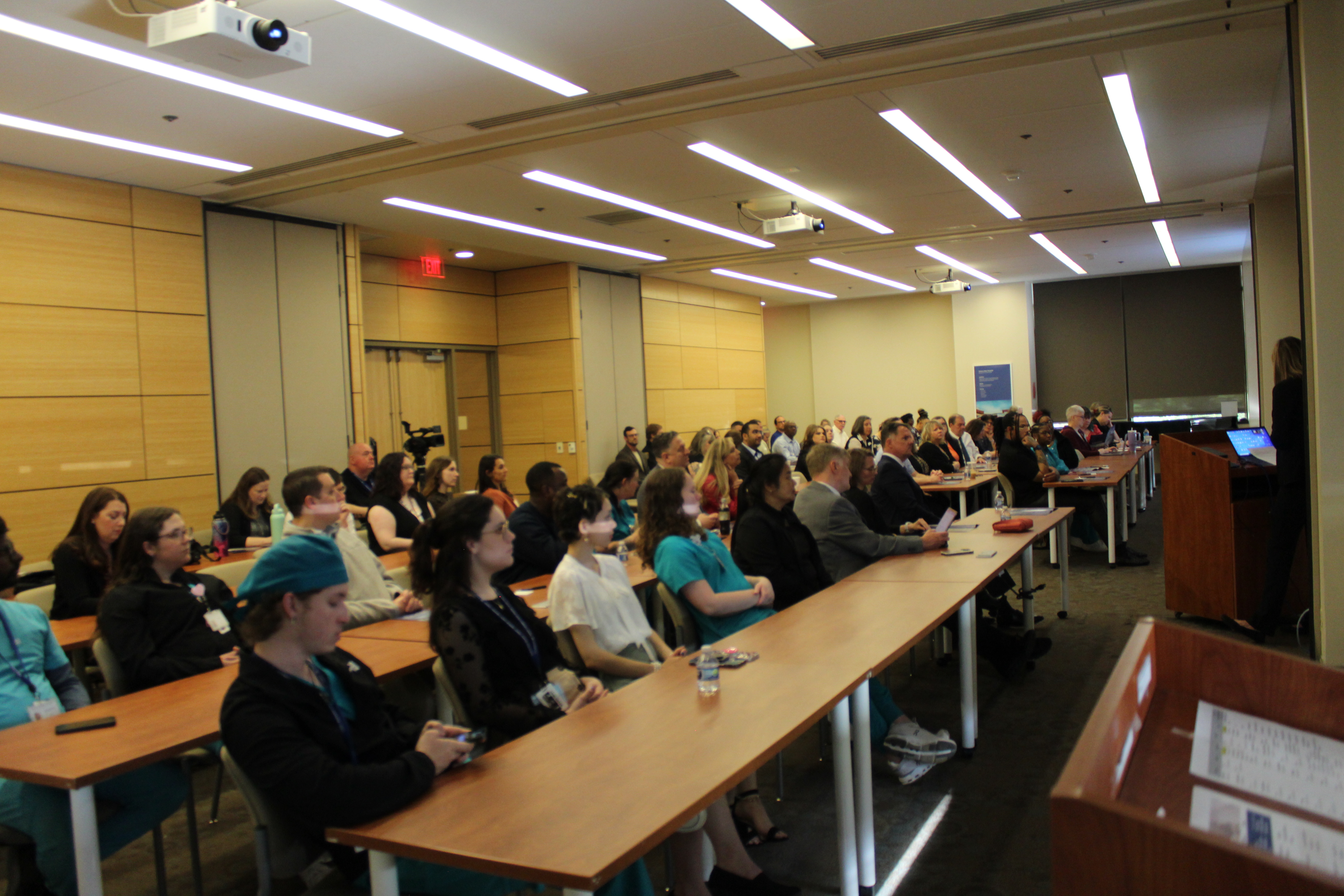 photo of the audience crowded into a large conference room